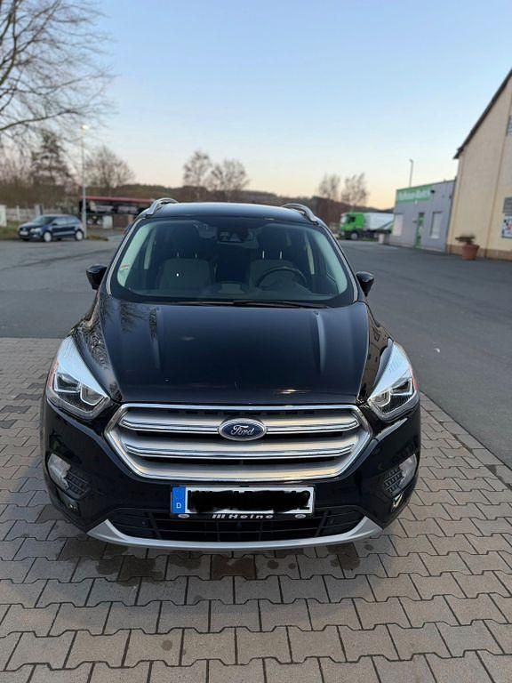 Gebraucht Ford Kuga Trend 150 PS (110 kW) 2016 Schwarz SUV