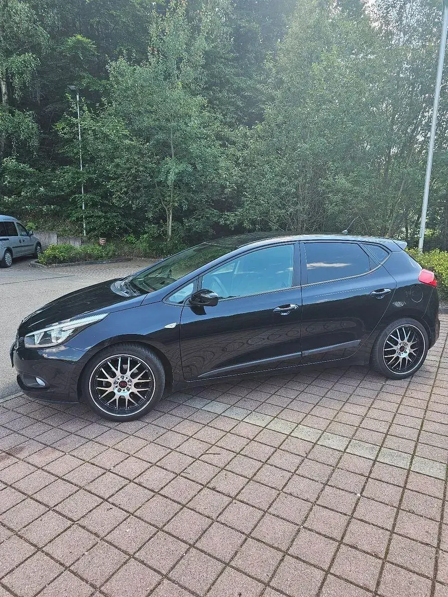 Gebraucht Kia Ceed 99 PS (72 kW) 2013 Schwarz Kleinwagen