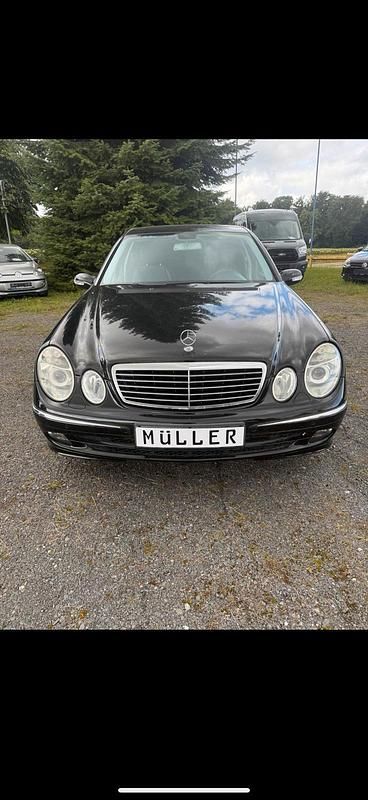 Schwarz Gebraucht 2005 Mercedes E200 Avantgarde Limousine | 6.499 € (Etwas zu teuer) - Bild 1/4