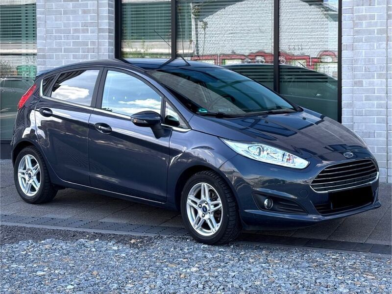 Grau Gebraucht 2013 Ford Fiesta Titanium Kleinwagen | 6.800 € (Guter Preis) - Bild 1/4