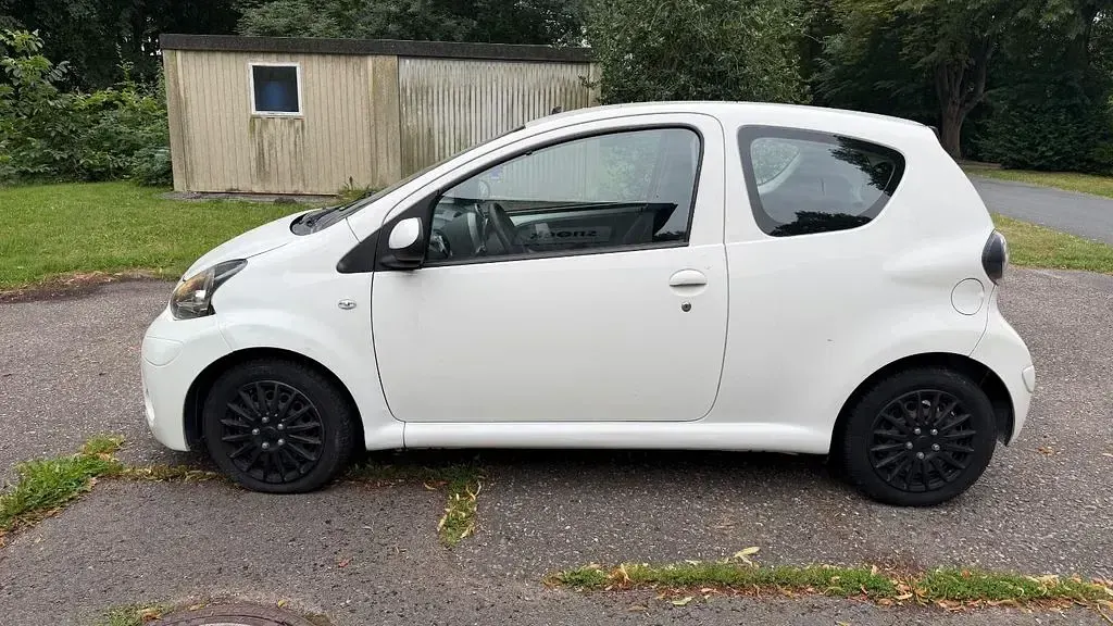 Gebraucht Toyota Aygo Cool 68 PS (50 kW) 2012 Weiß Kleinwagen