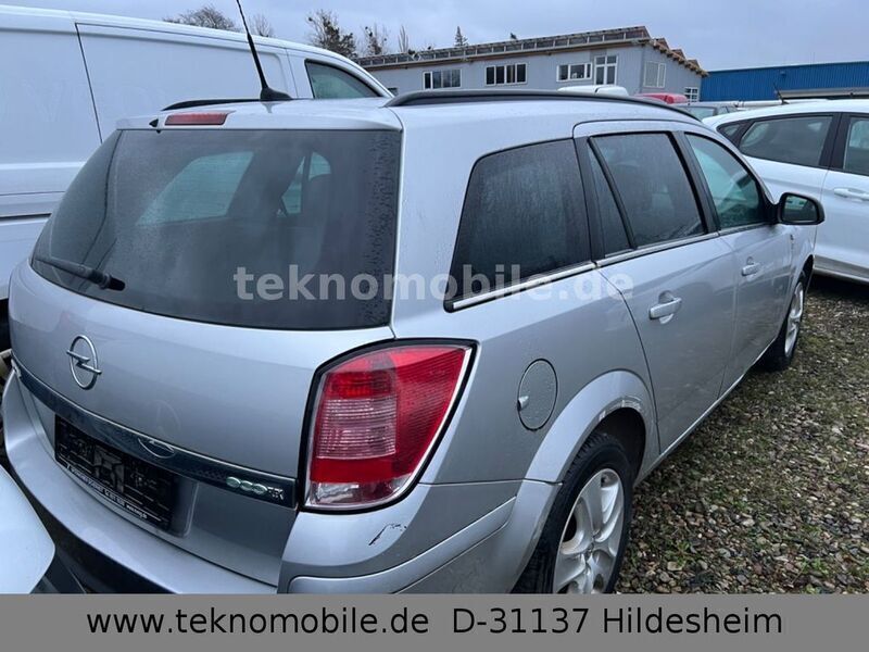 Gebraucht Opel Astra 110 PS (80 kW) 2011 Silber Kombi