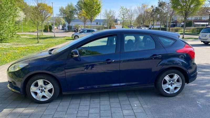 Blau Gebraucht 2013 Ford Focus Limousine | 5.299 € (Guter Preis) - Bild 1/4