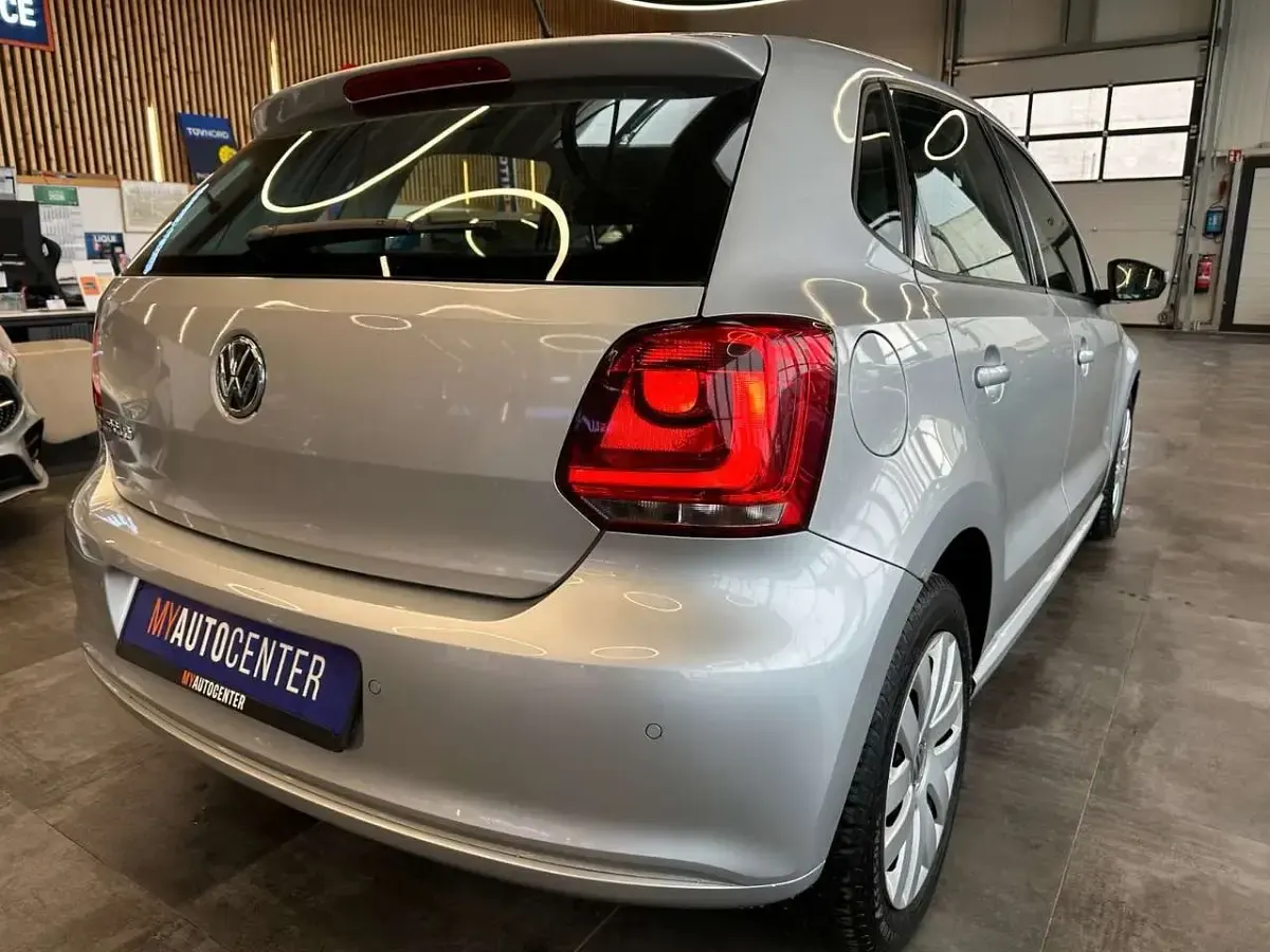 Gebraucht VW Polo Comfortline 69 PS (50 kW) 2010 Silber Kleinwagen