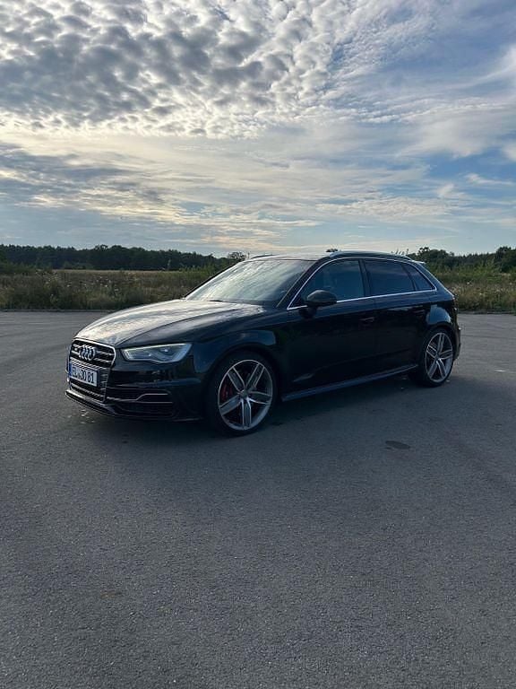 Schwarz Gebraucht 2016 Audi S3 Ambiente Limousine | 20.500 € (Guter Preis) - Bild 1/4