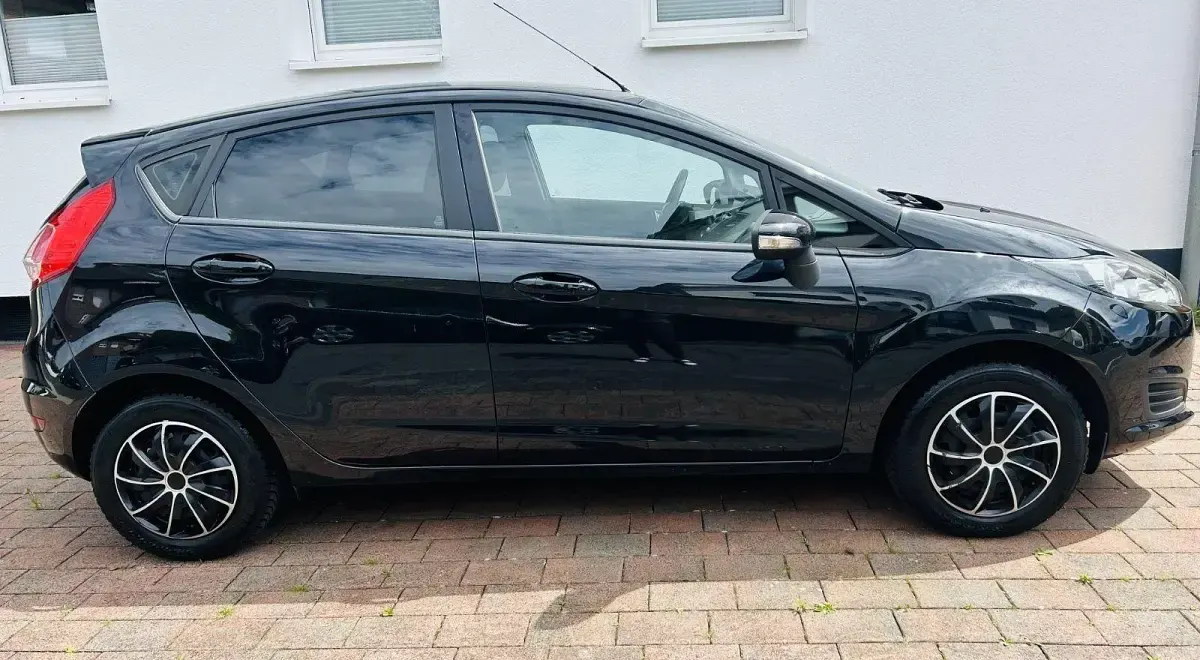 Gebraucht Ford Fiesta Trend 80 PS (58 kW) 2013 Schwarz Limousine