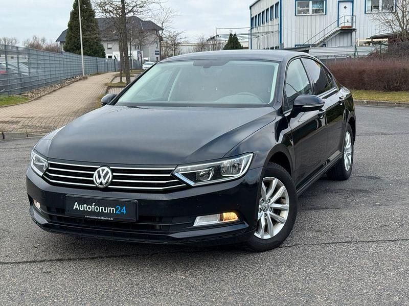 Schwarz Gebraucht 2019 VW Passat Trendline Limousine | 15.999 € (Superpreis) - Bild 1/4