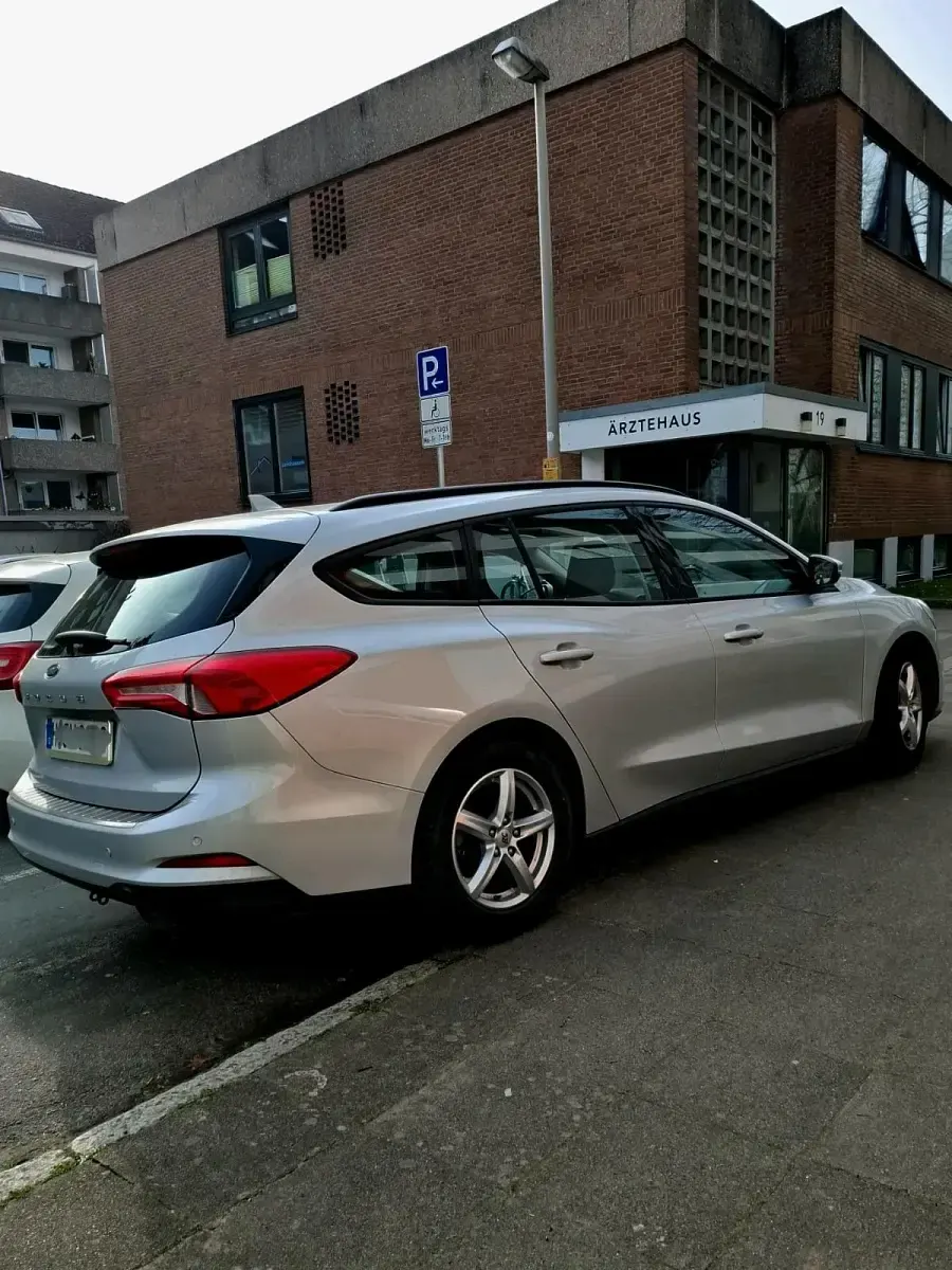 Gebraucht Ford Focus 95 PS (69 kW) 2018 Silber Kombi