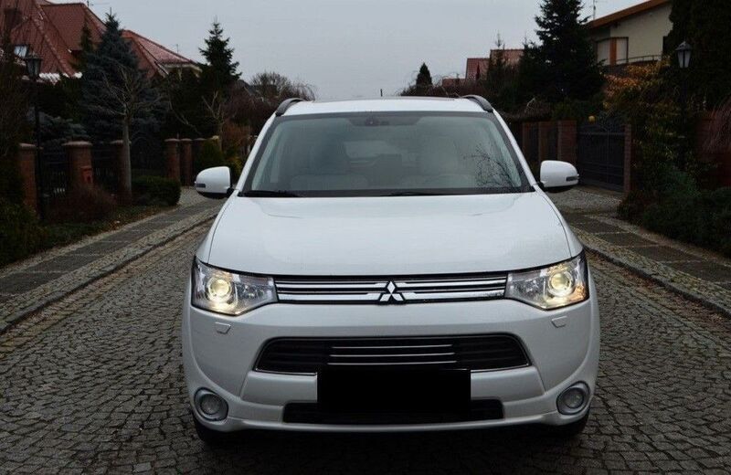 Weiß Gebraucht 2014 Mitsubishi Outlander P-HEV Top SUV | 11.000 € (Fairer Preis) - Bild 1/4