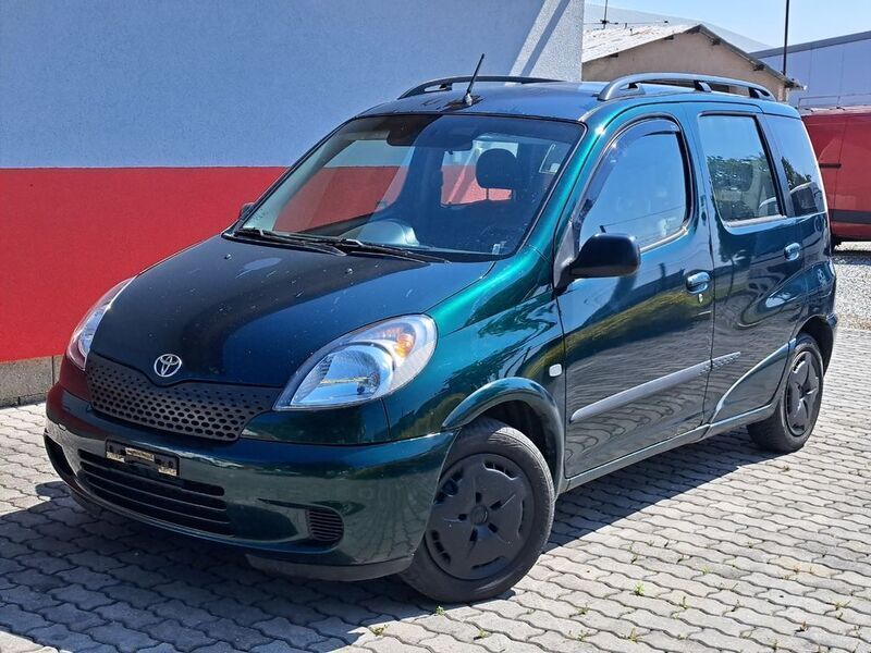 Grün Gebraucht 2000 Toyota Yaris Kombi | 1.250 € (Fairer Preis) - Bild 1/4