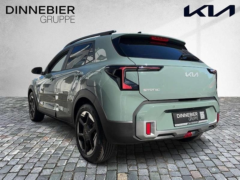 Neu Kia Stonic Spirit 116 PS (85 kW) 2026 Adventurous green SUV