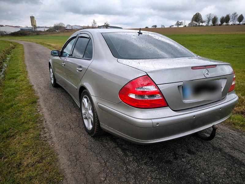 Gebraucht Mercedes E320 224 PS (164 kW) 2005 Silber Limousine