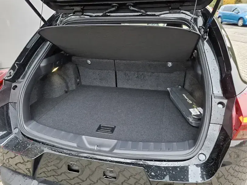 Neu Lexus UX 300h Sport Design Packet 199 PS (146 kW) 2025 Graphitschwarz SUV