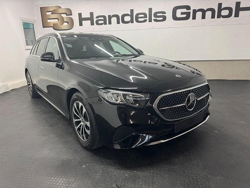 Schwarz Gebraucht 2025 Mercedes E200 Limousine | 47.950 € (Superpreis) - Bild 1/4