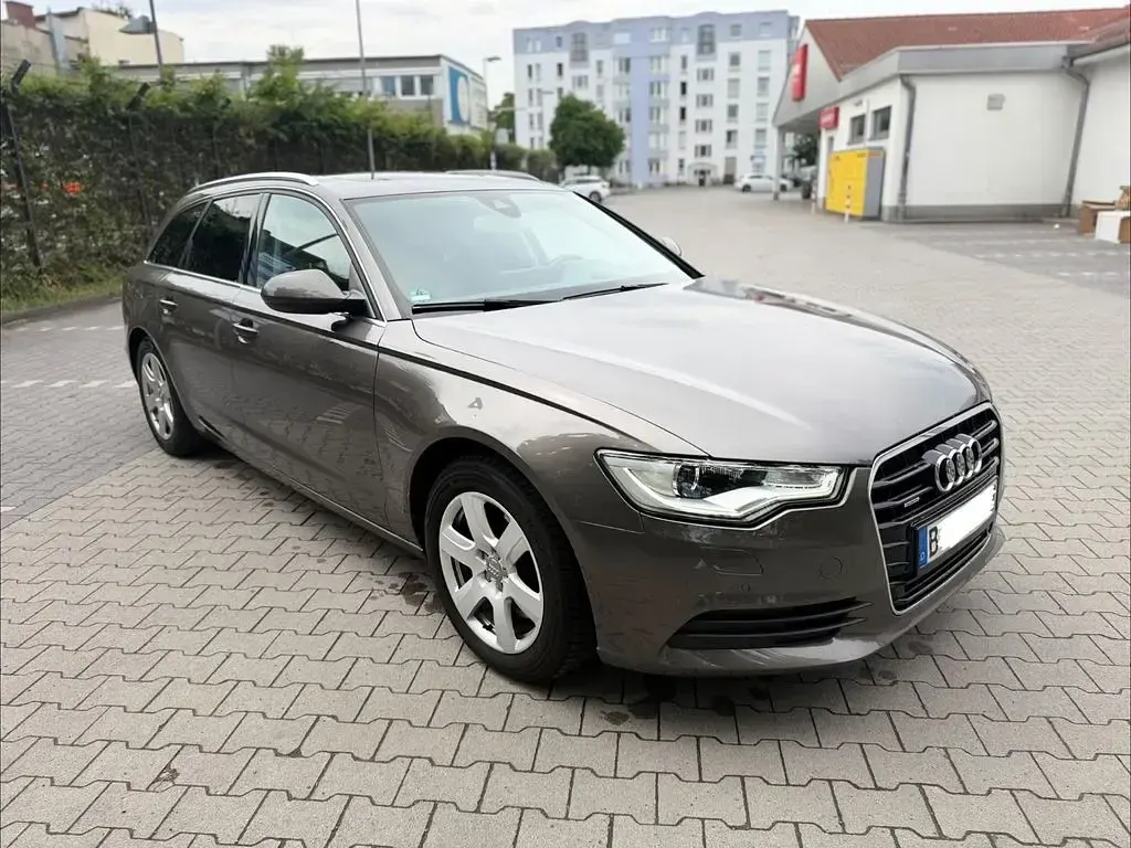Gebraucht Audi A6 Ambiente 245 PS (180 kW) 2012 Grau Kombi