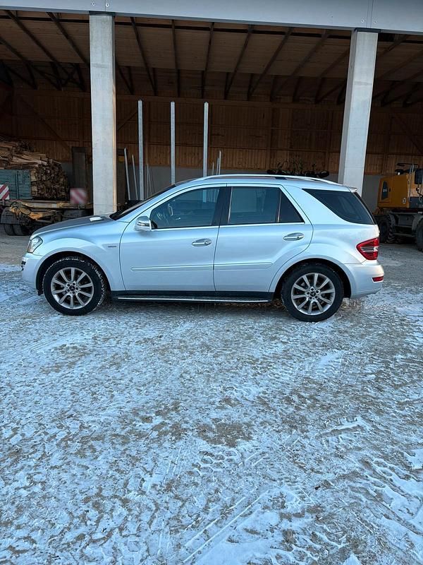 Gebraucht Mercedes ML350 211 PS (155 kW) 2011 Silber SUV