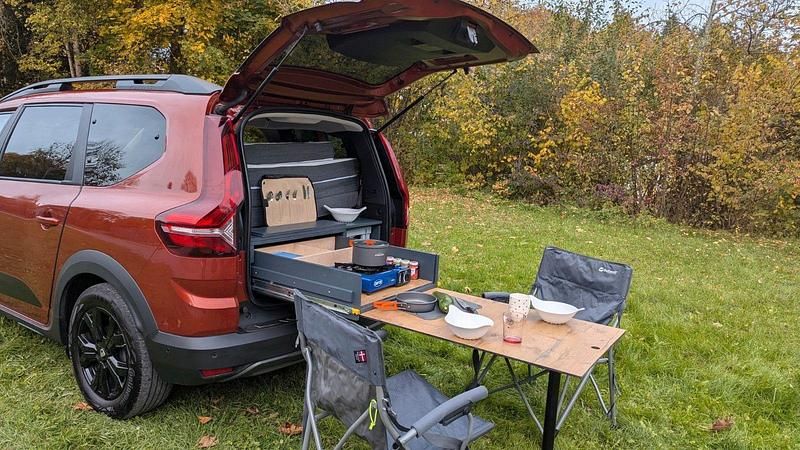 Orange Gebraucht 2022 Dacia Jogger Extreme Van / Kleinbus | 21.850 € (Teuer) - Bild 1/4