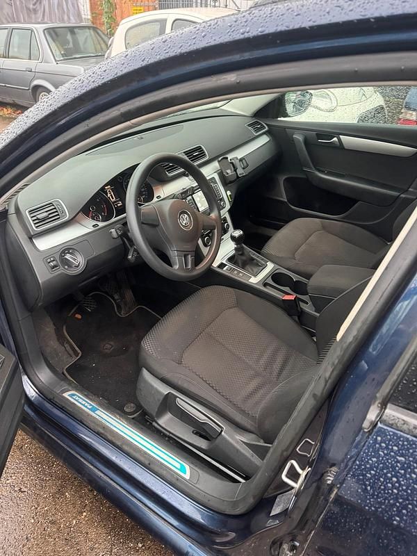 Blau Gebraucht 2012 VW Passat Kombi | 6.500 € (Fairer Preis) - Bild 1/4