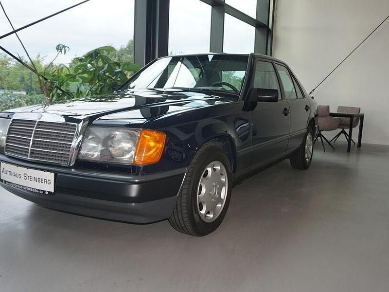 Second-hand Mercedes E260 160 CP (117 kW) 1987 Albastru Berlinǎ