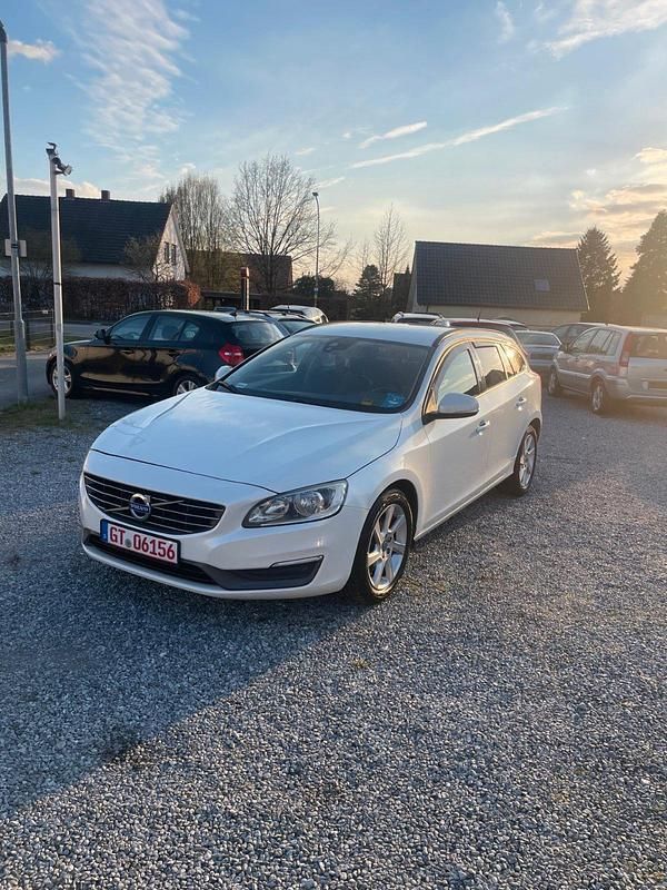 Gebraucht Volvo V60 114 PS (83 kW) 2014 Weiß Kombi
