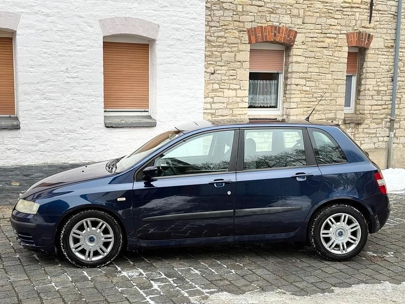 Gebraucht Fiat Stilo 101 PS (74 kW) 2003 Blau Kleinwagen