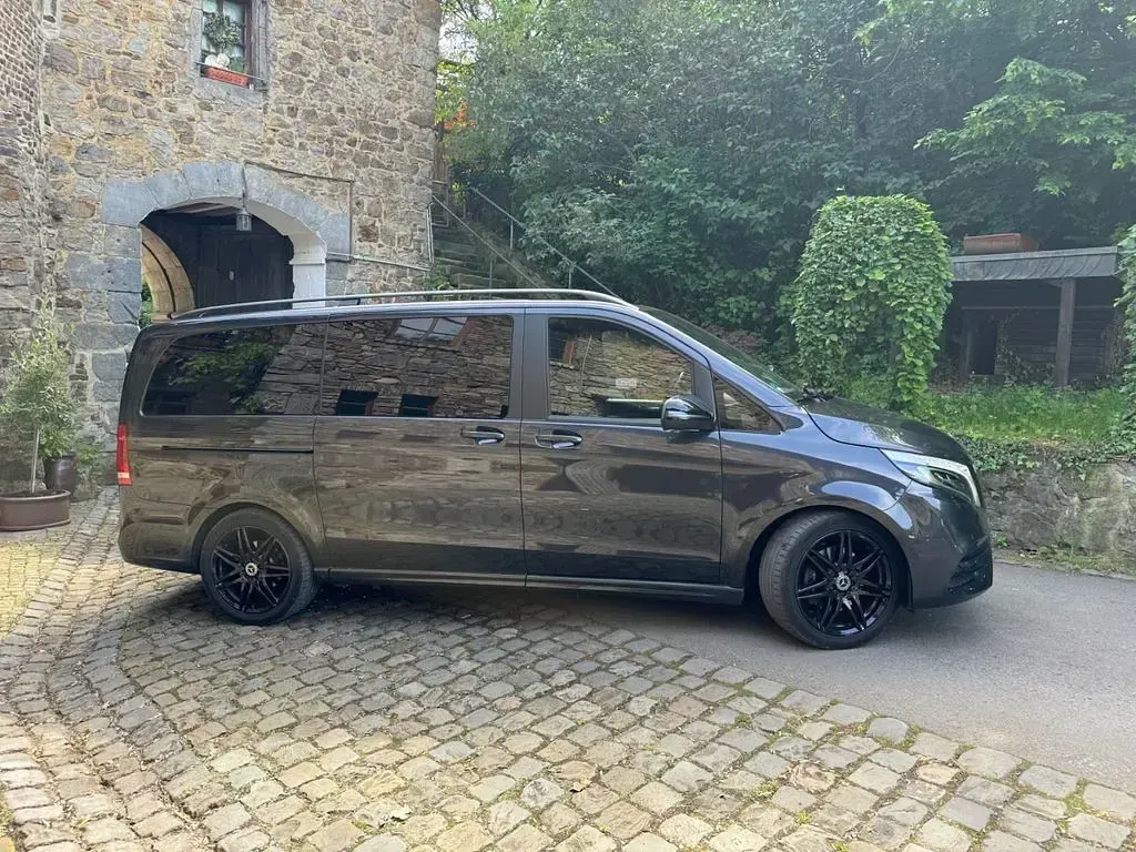Gebraucht Mercedes V250 Avantgarde 190 PS (139 kW) 2021 Grau Van / Kleinbus