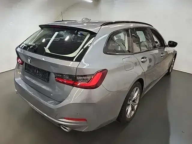 Gebraucht BMW 320 Shadowline 243 PS (178 kW) 2024 Grau Limousine