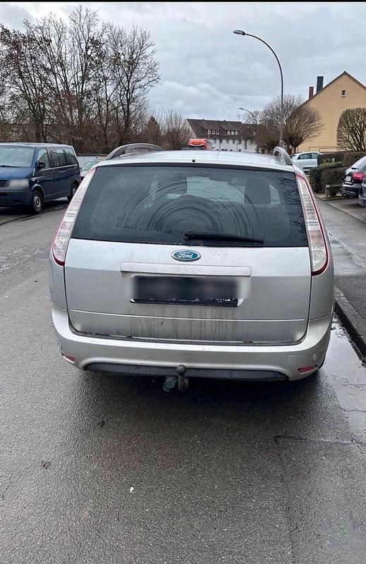 Gebraucht Ford Focus 109 PS (80 kW) 2010 Silber Kombi