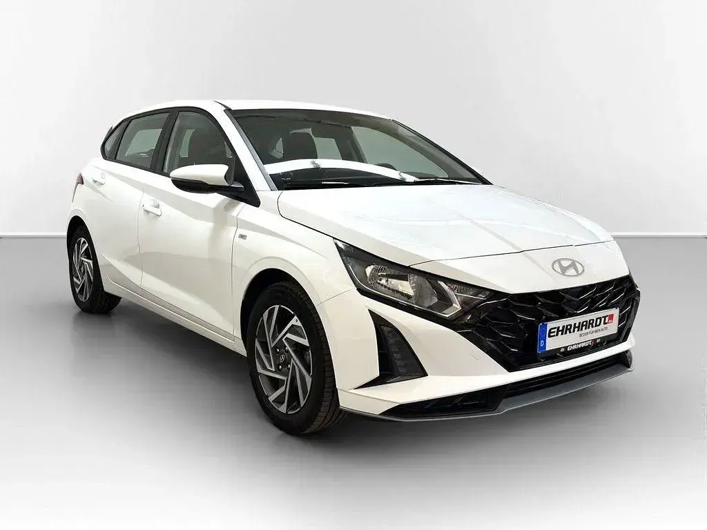 Gebraucht Hyundai i20 Trend 101 PS (74 kW) 2024 Atlas white Kleinwagen