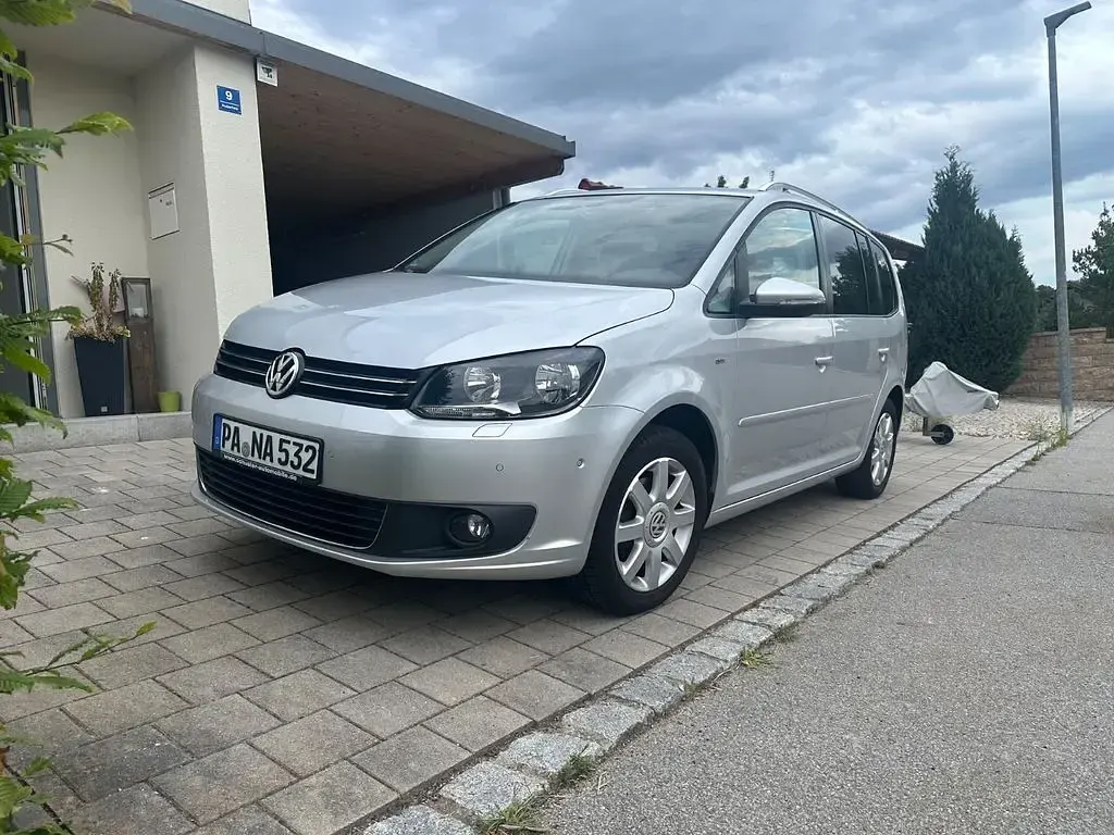 Gebraucht VW Touran Cup 105 PS (77 kW) 2014 Silber Van / Kleinbus