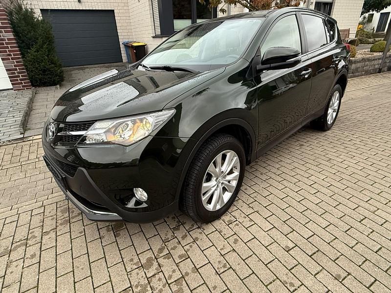 Grün Gebraucht 2013 Toyota RAV4 SUV | 18.250 € (Etwas zu teuer) - Bild 1/4