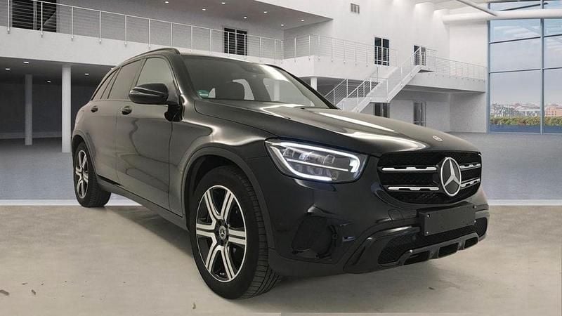 Schwarz/baltic black Gebraucht 2022 Mercedes GLC200 Night SUV | 31.700 € (Superpreis) - Bild 1/4
