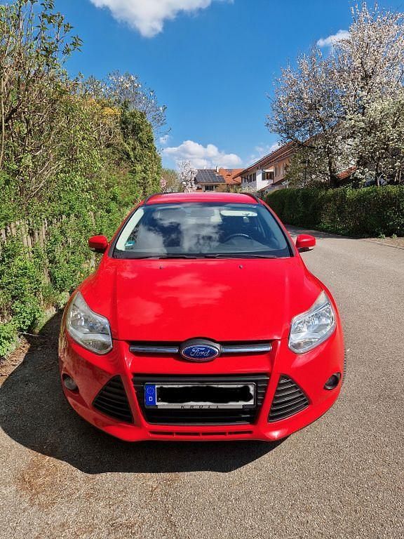 Gebraucht Ford Focus Trend 150 PS (110 kW) 2014 Rot Limousine