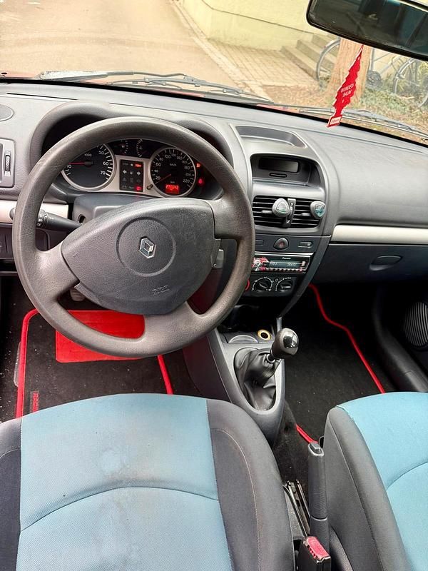 Gebraucht Renault Clio II 75 PS (55 kW) 2002 Andere farben Kleinwagen