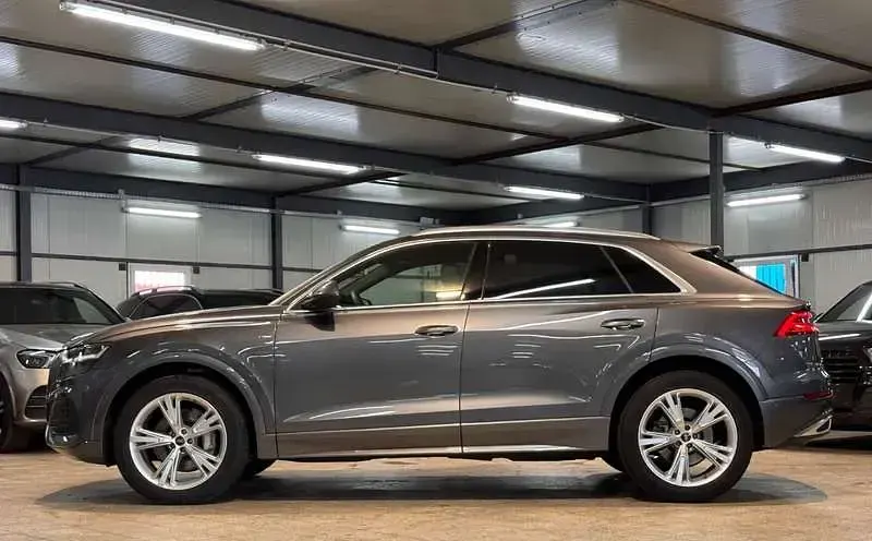 Gebraucht Audi Q8 S-Line 286 PS (210 kW) 2023 Grau SUV
