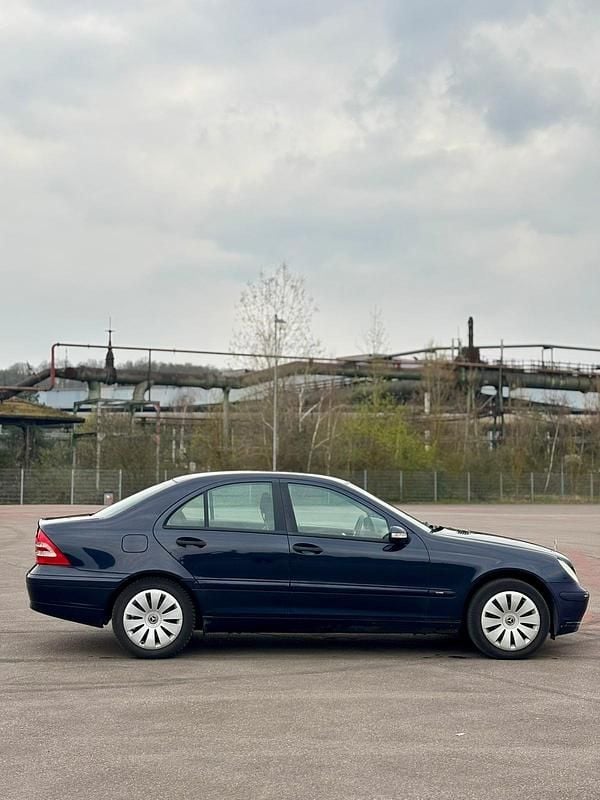Gebraucht Mercedes C180 143 PS (105 kW) 2004 Blau Limousine