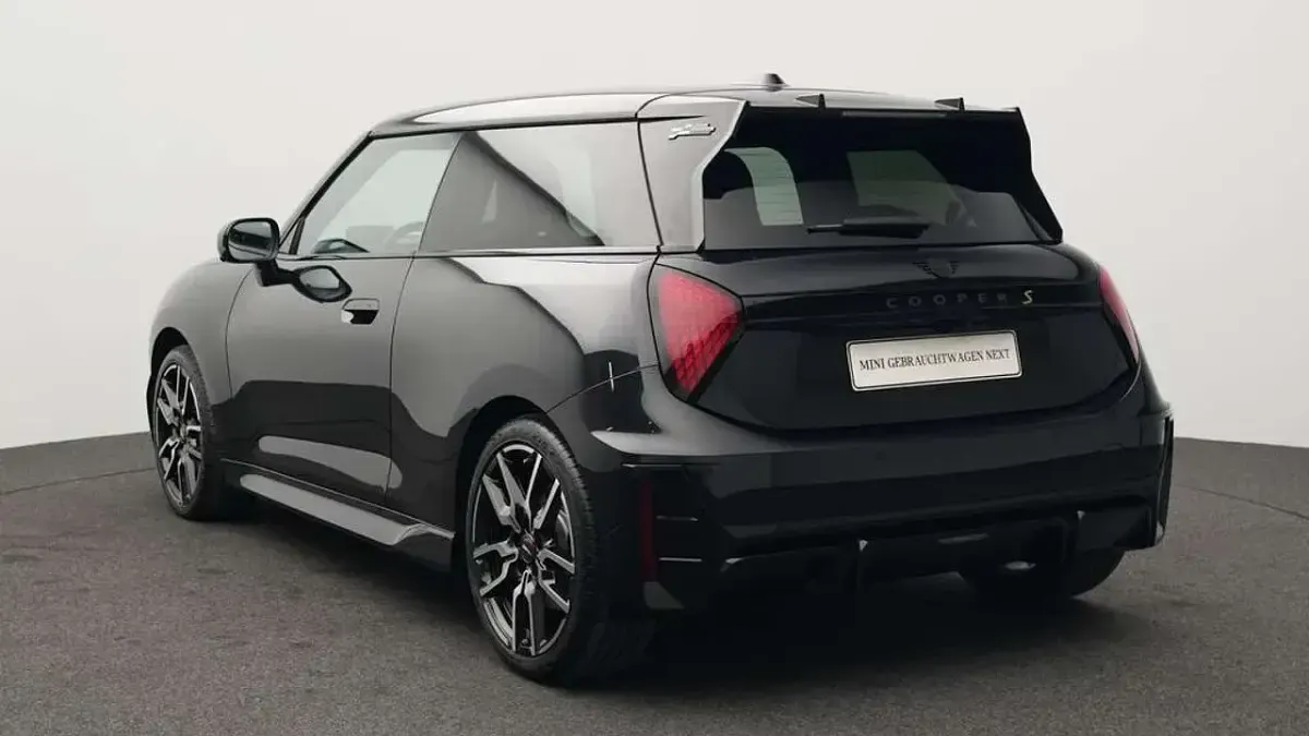 Gebraucht Mini Cooper SE 160 kW (218 PS) 2024 Schwarz Kleinwagen