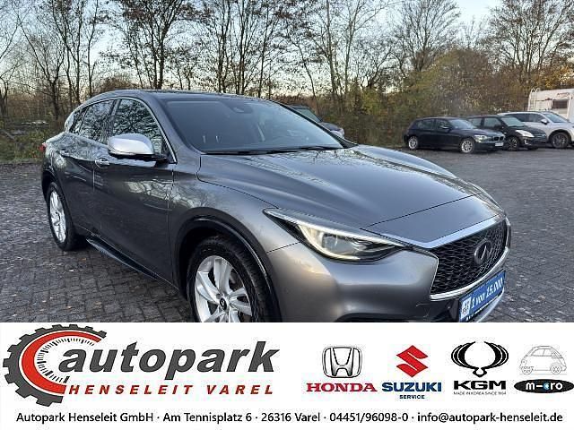 Grau Gebraucht 2016 Infiniti Q30 Premium Limousine | 13.490 € (Teuer) - Bild 1/4