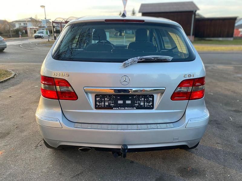 Gebraucht Mercedes B180 109 PS (80 kW) 2012 Silber Van / Kleinbus