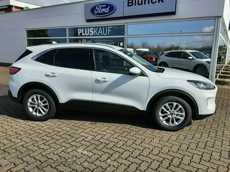 Gebraucht Ford Kuga Titanium 150 PS (110 kW) 2022 Frostweiss (weiß) SUV