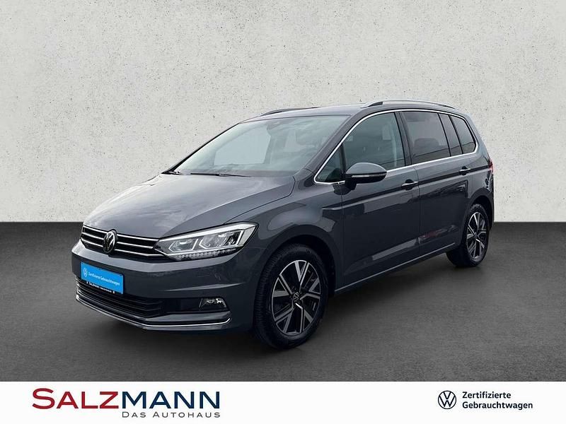 Grau Gebraucht 2024 VW Touran Highline Van / Kleinbus | 40.979 € (Teuer) - Bild 1/4