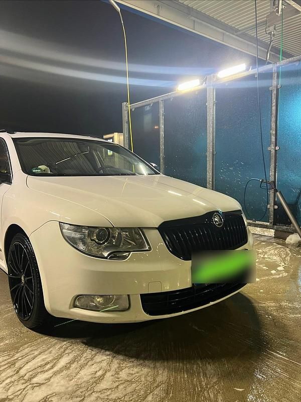 Gebraucht Skoda Superb 260 PS (191 kW) 2010 Weiß Kombi
