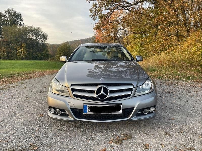 Gebraucht Mercedes C180 156 PS (114 kW) 2011 Grau Coupé