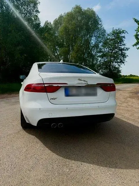 Gebraucht Jaguar XF 180 PS (132 kW) 2017 Weiß Limousine