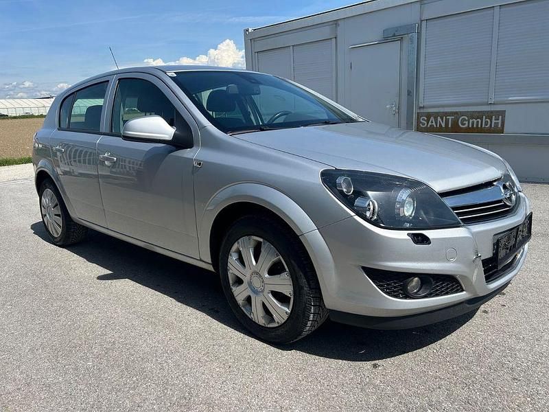 Silber Gebraucht 2009 Opel Astra Edition Limousine | 1.650 € (Guter Preis) - Bild 1/4