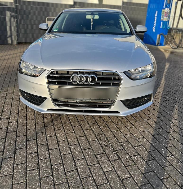 Grau Gebraucht 2014 Audi A4 Limousine | 10.000 € (Guter Preis) - Bild 1/4