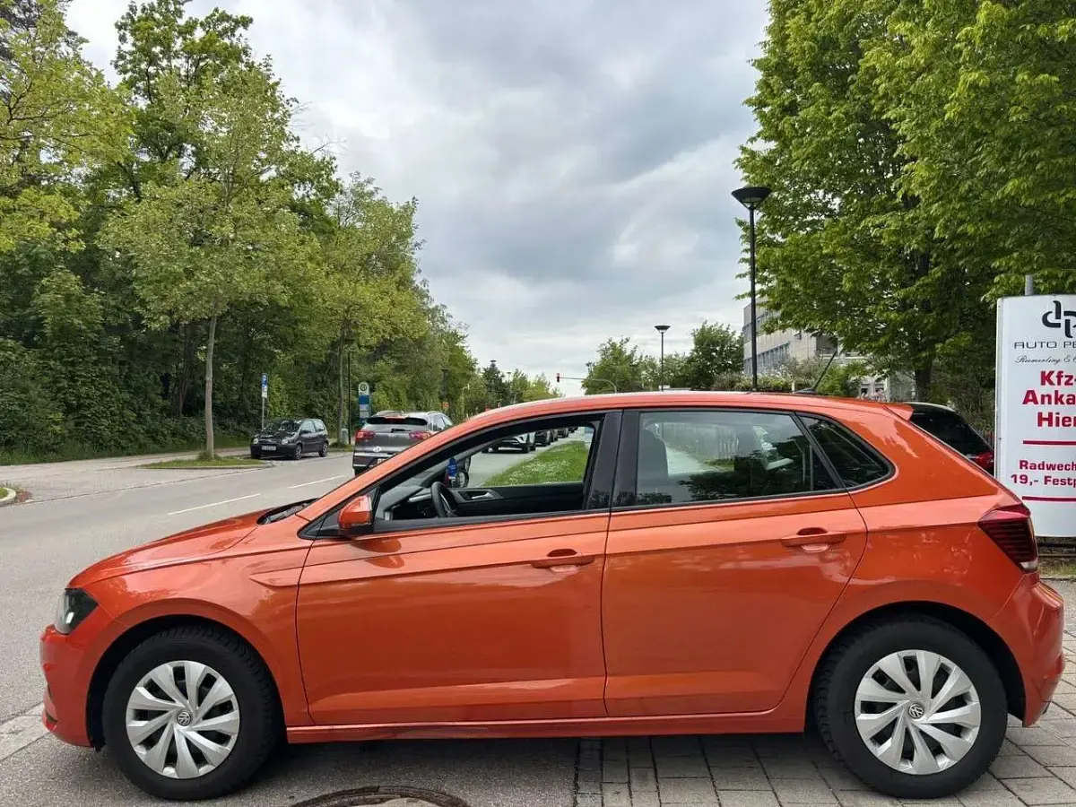 Gebraucht VW Polo Comfortline 75 PS (55 kW) 2018 Energetic orange metallic Kleinwagen