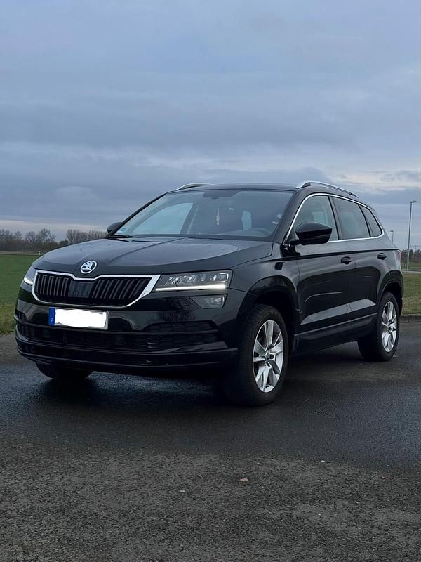 Schwarz Gebraucht 2022 Skoda Karoq Style SUV | 25.990 € (Guter Preis) - Bild 1/4