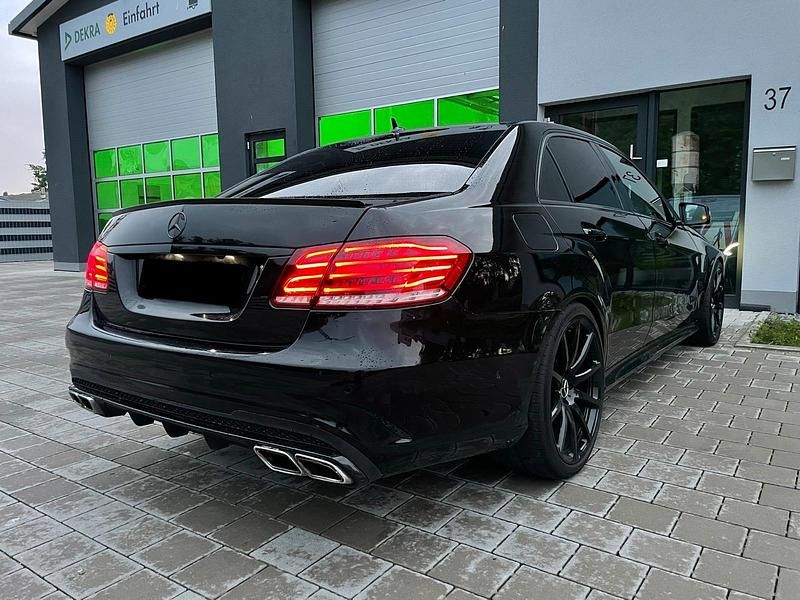 Gebraucht Mercedes E63S AMG AMG 232 PS (170 kW) 2010 Schwarz Limousine