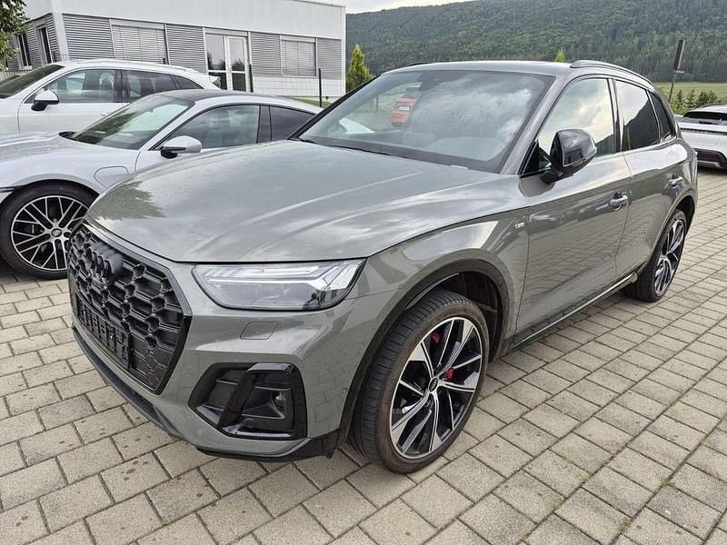 Grau Gebraucht 2023 Audi Q5 Competition SUV | 47.800 € (Teuer) - Bild 1/4